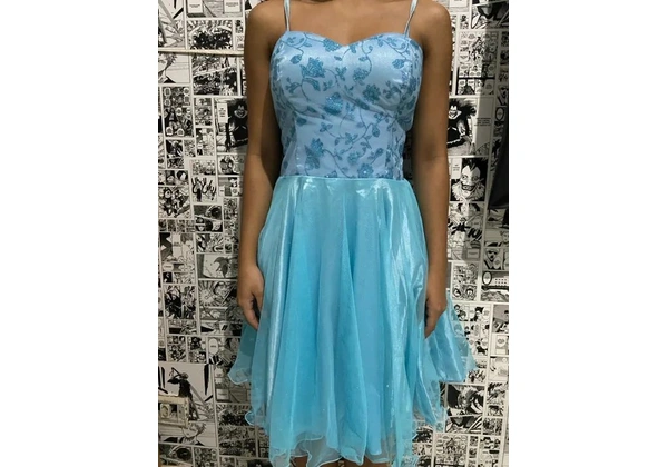 Vestido azul curto de festa