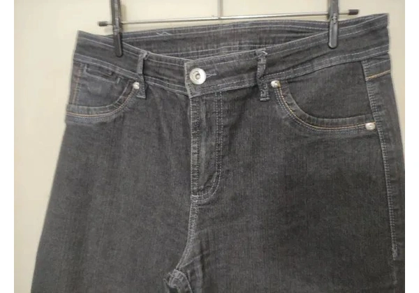 SKT calça jeans com strach Tam 46 55, 00Cintura 46cmGancho médio/ alto 31cm