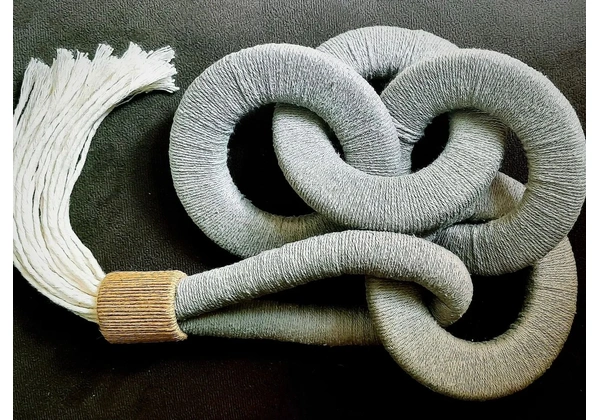Colar de mesa ou parede