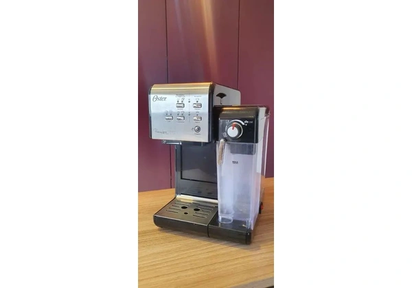 Cafeteira Oster Prima Latte - Semi-nova e em excelente estado!