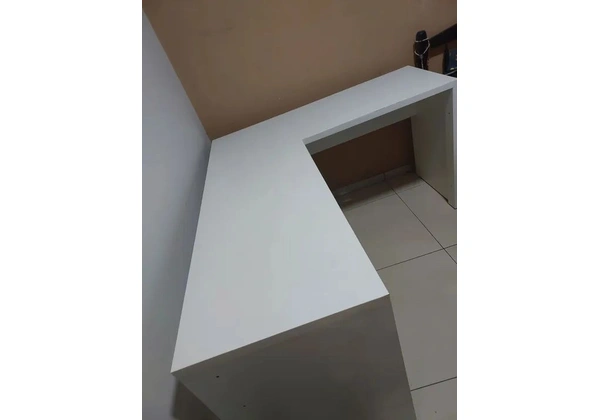 Escrivaninha em MDF - Ótima Oportunidade!