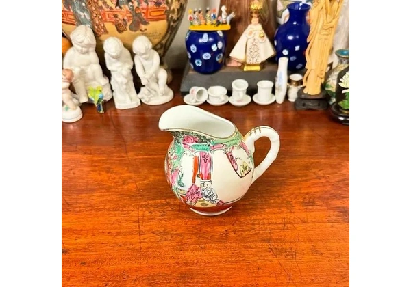 Cremeira em antiga porcelana oriental