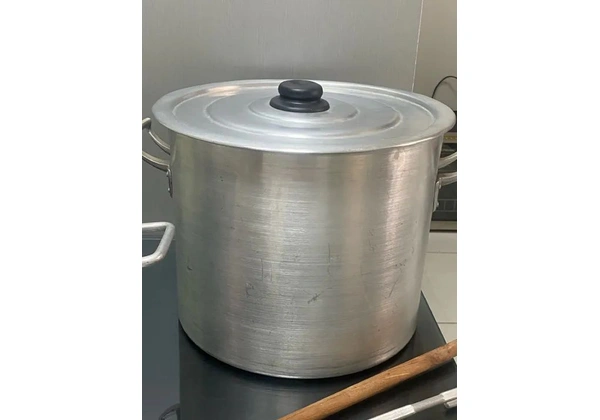 Lote de Utensílios de Cozinha - Caldeirões + Concha + Colher de Pau
