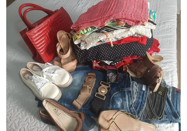 Lote de roupas femininas p bazar_ler anúncio