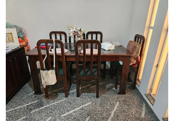 Mesa de vidro com 6 lugares