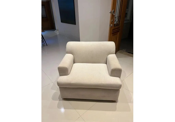 Par de Poltronas em linho Bege - Conforto e Elegância