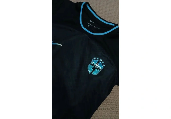 Camisa de Futebol Brasil - Nike - baby look Tamanho p - Nova
