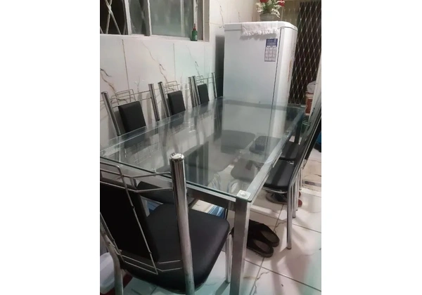 Mesa de vidro c/ 06 cadeiras