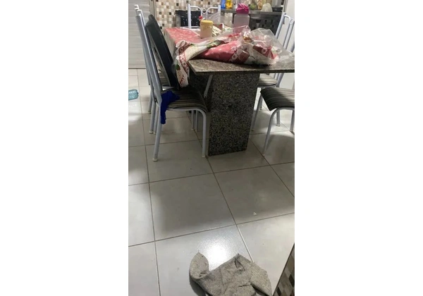 mesa de mármore + 6 cadeiras