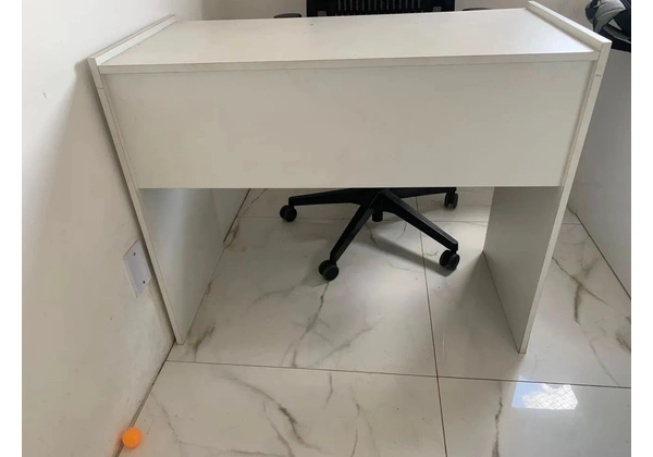 Mesa para computador em ótimo estado