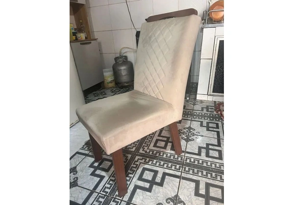 Vendo mesa com 8 cadeiras
