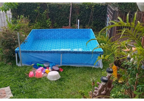 Piscina 1500 litros -quadrada- ótimo estado -120 reais