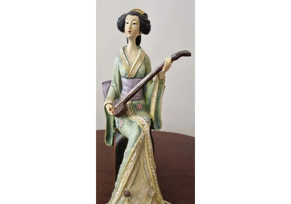 Estatuetas de gueixa.