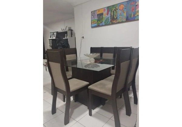 Mesa com 8 cadeiras