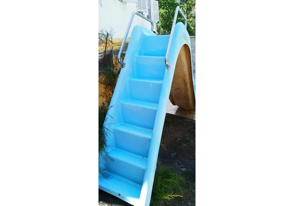 Escorregador piscina fibra usado