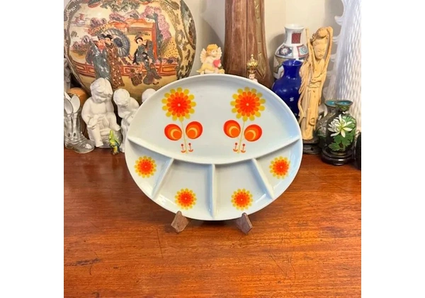 Petisqueira em antiga porcelana Polovi.