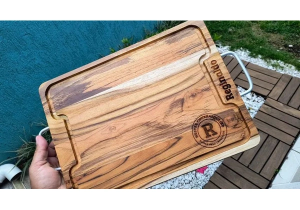 **Tábuas de Carnes Personalizadas: Um Presente Saboroso**gravação a laser