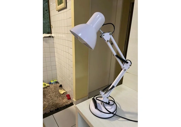 Luminária de Mesa Branca - articulada, Iluminação para Escritório ou Estudo