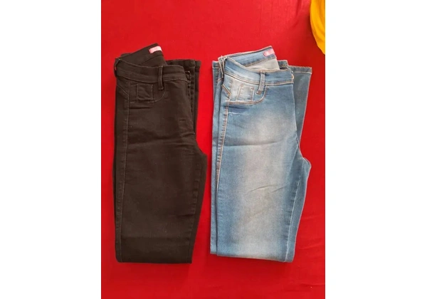 Vendo 2 calças jeans por 50, 00