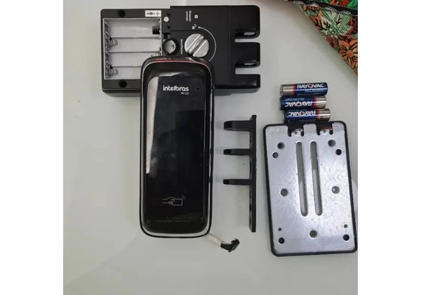 Fechadura eletrônica Intelbras modelo FR 210
