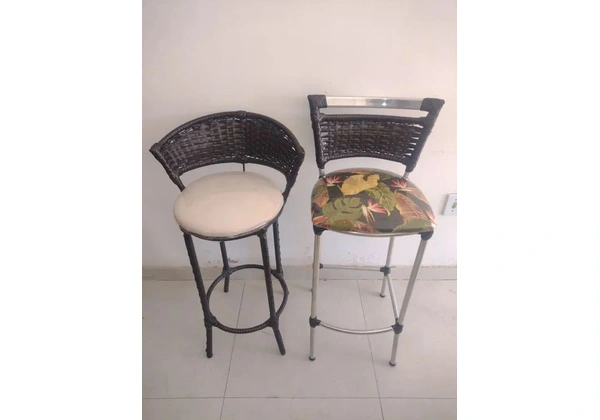 Cadeira alta ou Banqueta de Balcão