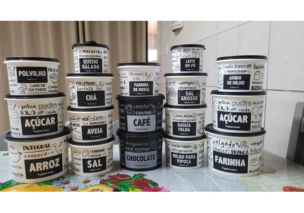 Potes Tupperware linha preto e branco