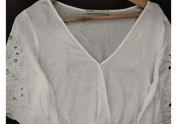 ARESTTA BLUSA Richelieu TAM 38( veste até Tam 44) 55, 00Altura 50cmLargura 54cm