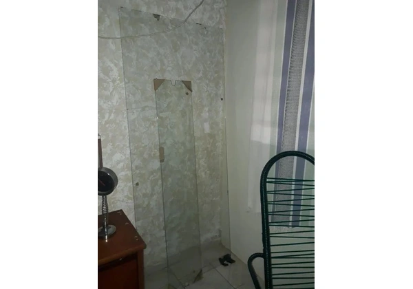 Um vidro para mesa e um para uma passadeira 300.00 os dois