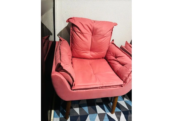Poltronas na cor rosa
