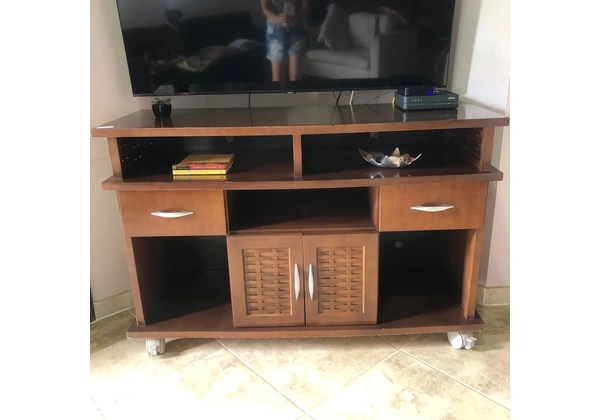 Rack de Tv com 2 gaveta, 2 portas e nichos