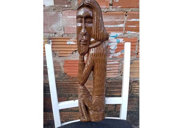 Escultura em madeira rústica 60x15cm linda