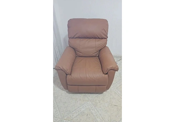 Poltrona Reclinável elétrica de Couro