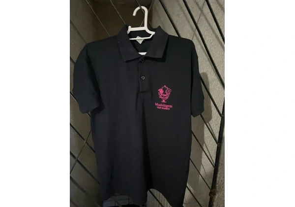 BLUSA GOLA POLO PRETA PARA COSTUREIRA