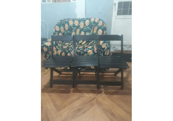 VENDO 3 CADEIRAS DE MADEIRA USADA POR 80 REAIS