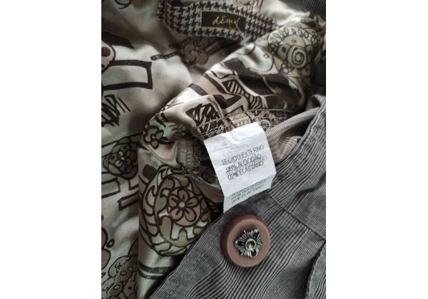 DIMY casaco/ blazer original Tam P (40) 120, 00Altura 56cmOmbro 40cmLargura 46cm