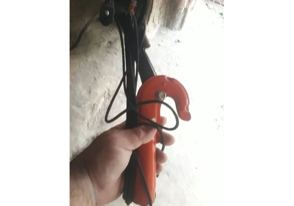 Vendo cortador de galho auto 110.00 aceito cartão ZAP *