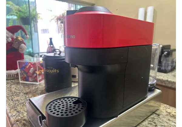 Cafeteira NESPRESSO VERTUO Vermelha