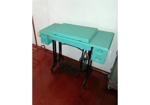 Aparador vintage em madeira laqueado Tiffany
