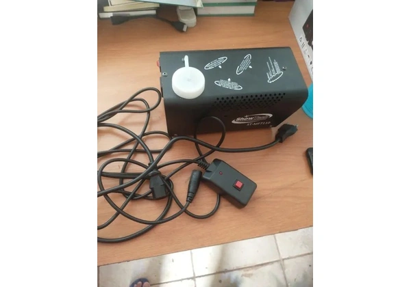 Vende-se maquina de fumaça nova. usada apenas uma vez