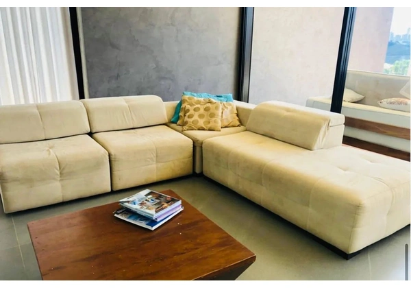 Sofá chaise em camurça retrátil