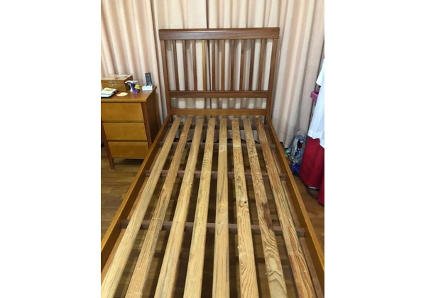 Cama de madeira de maciça excelente qualidade