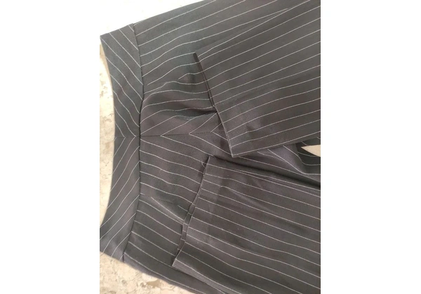 MIROA calça alfaiataria risca de giz Tam 40 50, 00Cintura 39, 5cmQuadril 50cmCom strach