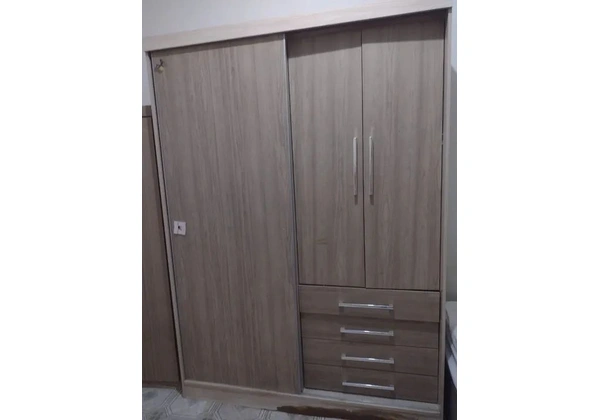 Guarda roupa de solteiro