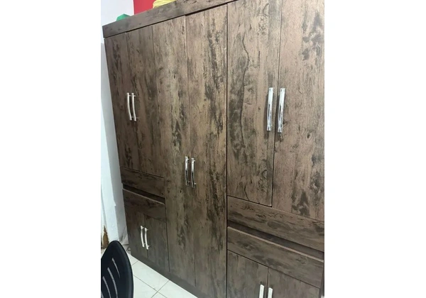Guarda roupa 6 portas
