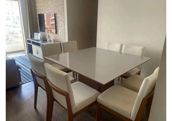 Mesa de jantar quadrada