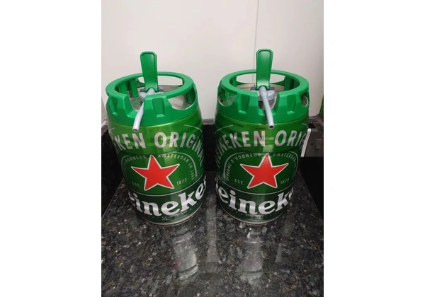 2 unidades de Barril vazio da Heineken