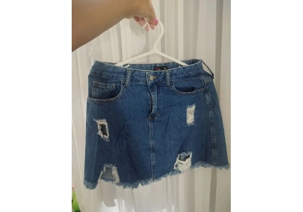 Saia Jeans estilo destroyed - Tam 38