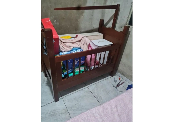 Berço todo em mogno