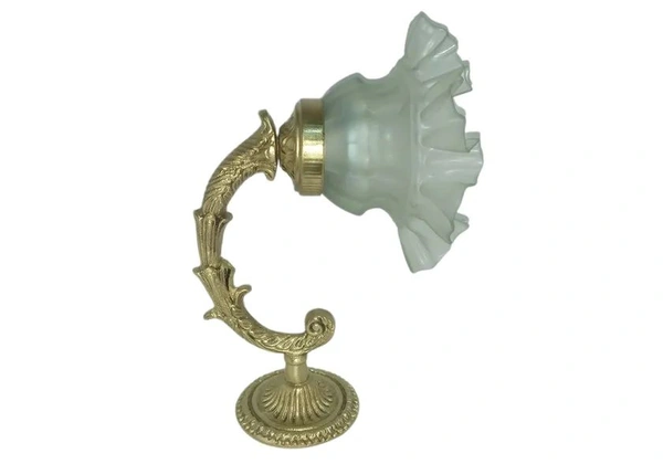 abajur em bronze curvo com tulipa fosca