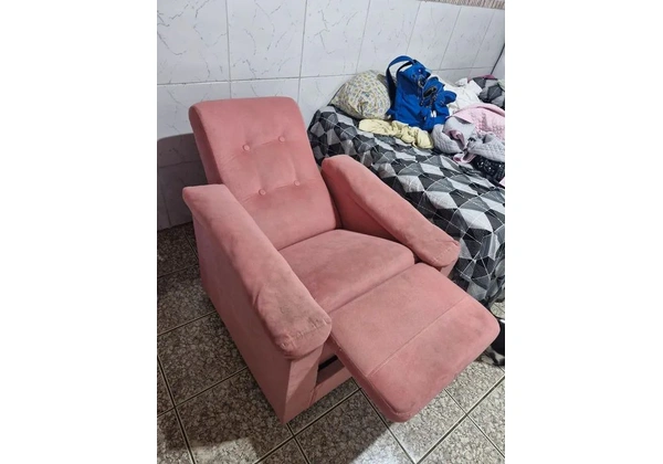 Poltrona Reclinável Rosa Usada